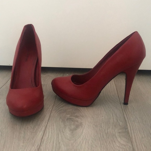 Red stilettos - Picture 1 of 4